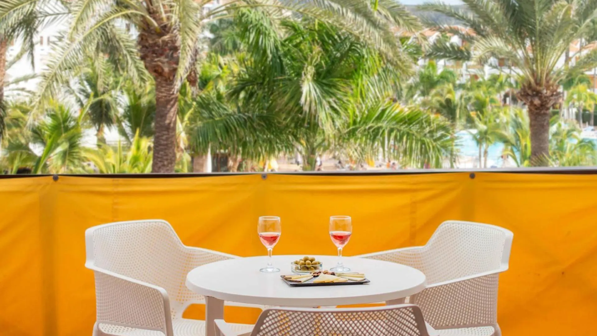 Parque Santiago III Official Aparthotel Playa de las Americas  3*, Playa de las Americas (Tenerife)